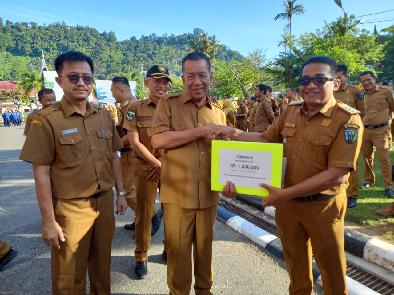 Kecamatan Silaut Kembali Mendapatkan Penghargaan Pengawasan dan Penilaian Kearsipan Perangkat Daerah